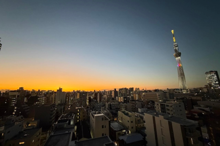 驚魂5小時！東京晴空塔電梯半空卡關　20人高空受困、千名遊客滯留