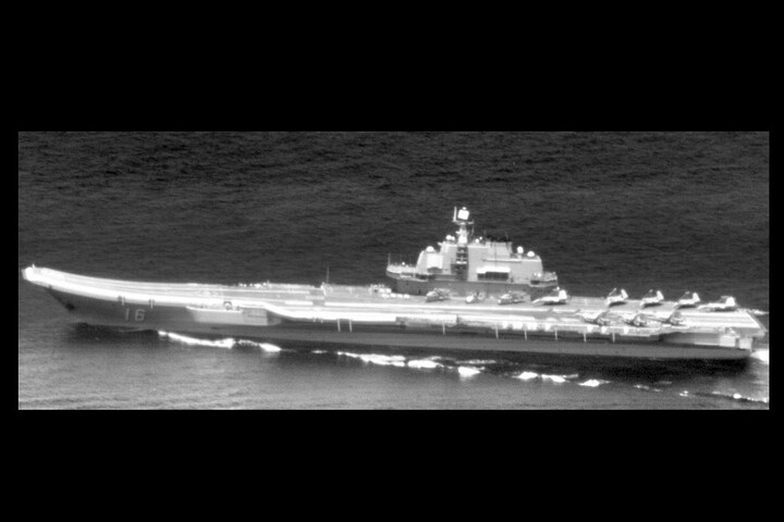 回擊日本挑釁？遼寧號航空母艦穿越台灣海峽 國防部公布清晰監控照