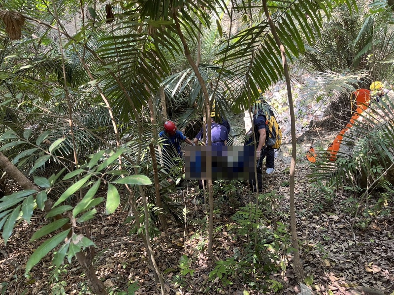 前往健行徹夜未歸的男子於14日在山坡上被尋獲，但已明顯死亡。圖/中央社