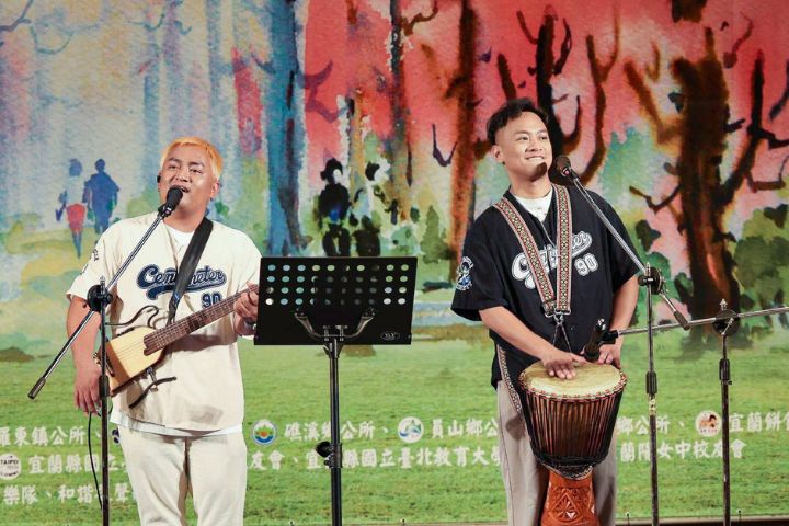 宜蘭鄉親敲碗指定的「黑旋風」與觀眾互動滿滿,全場嗨翻!。圖/億光文化基金會提供