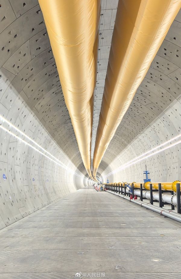 崇太長江隧道工程,將實現高鐵以時速350公里穿越長江的技術目標。圖/取自人民日報微博