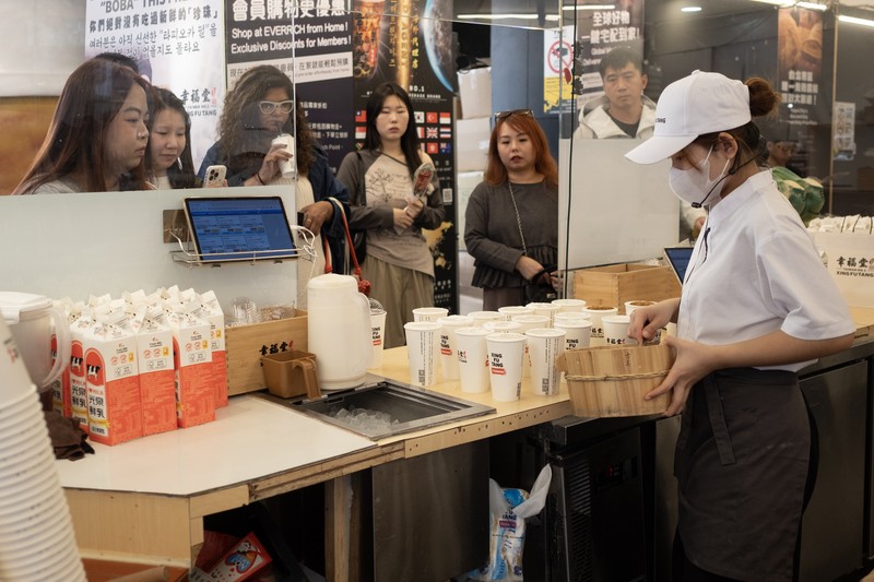 薪資中位數不增反減　半數上班族月薪不到3萬9023元