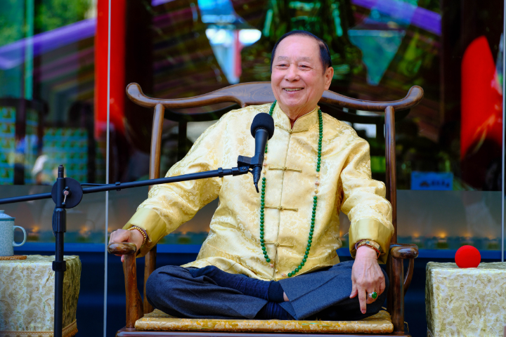 禪宗第八十五代宗師悟覺妙天禪師主持南投埔里大梵寺祭天大典,並為信眾開示。