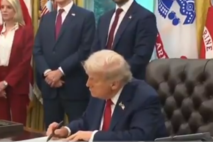 川普政府取消「藍州」潔淨能源補助　法官裁定違反平等保護原則