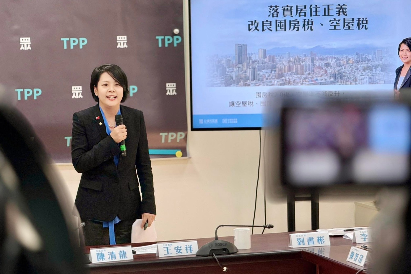 許忠信正式遞補立委　李貞秀臉書再開嗆了