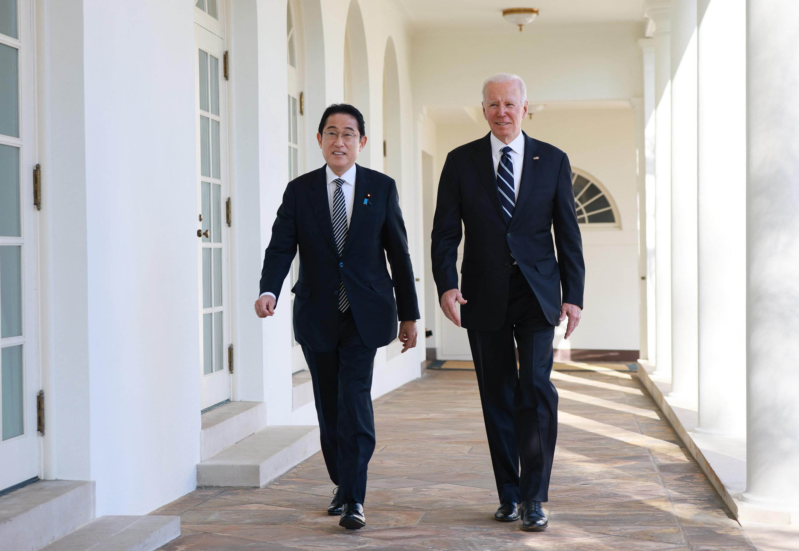 下月拜登（右）將在白宮與岸田文雄（左）會面。圖/取自日本首相官邸官方《推特》