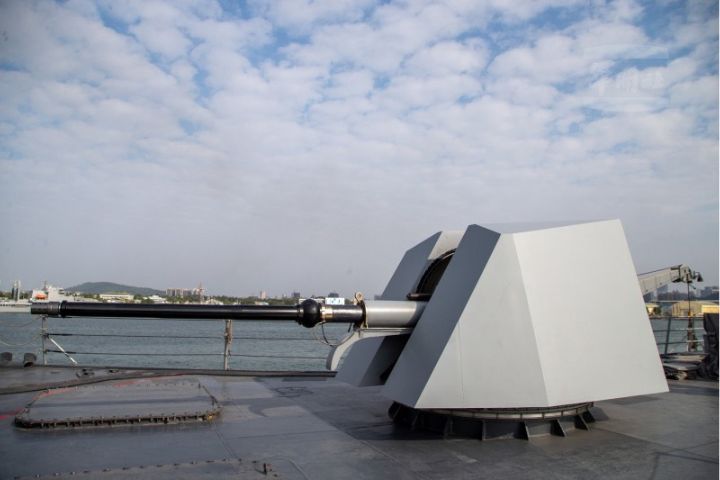 76快砲為全自動高、平兩用火砲，最大有效射程約1萬2千碼。圖/取自軍聞社