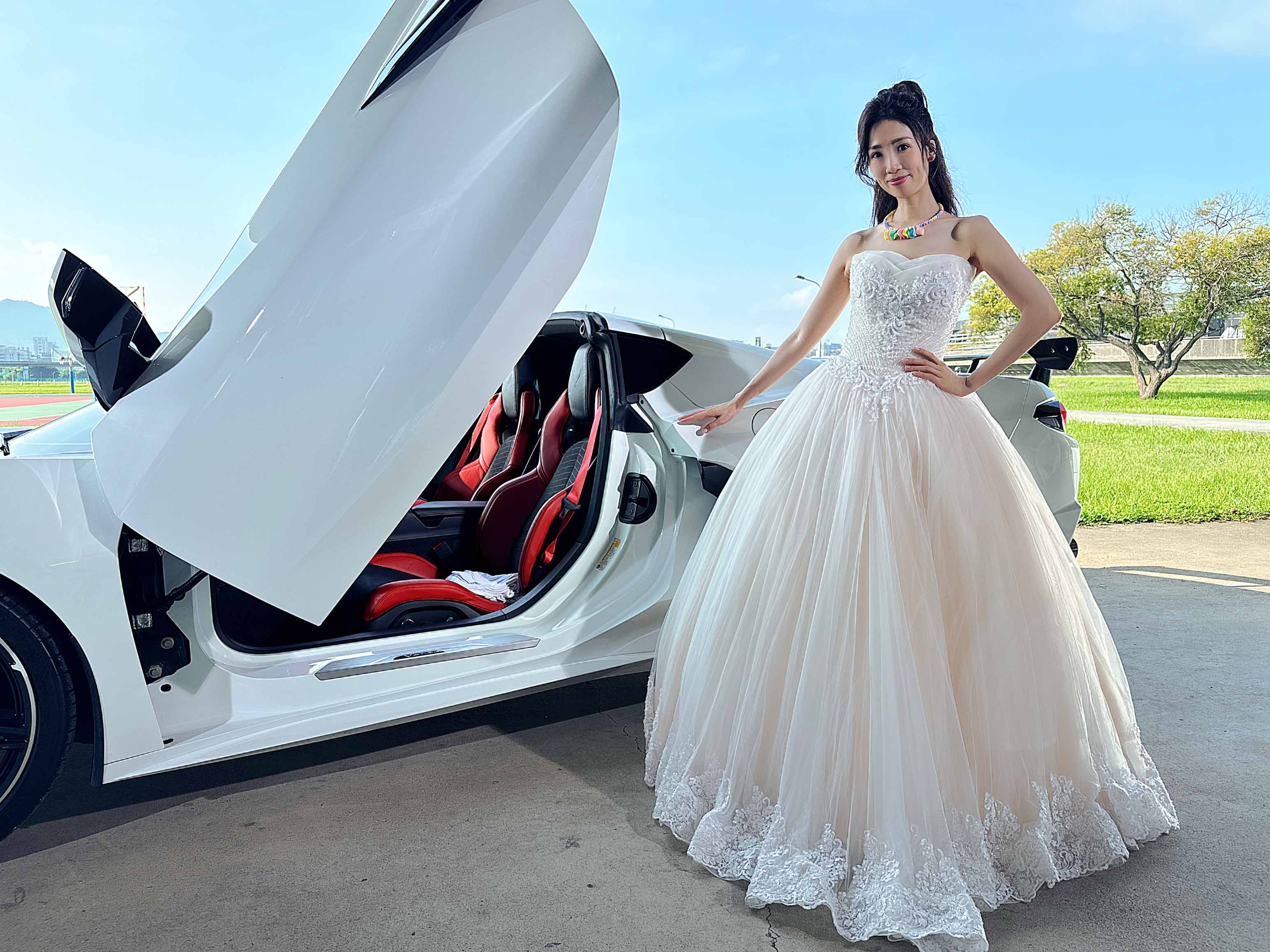 電音女神婚紗照曝光  眼一黑當街倒地嚇壞眾人