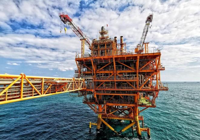 中國在委內瑞拉的石油佈局已久，圖為中石油在委國外海的探測基地。圖／取自搜狐