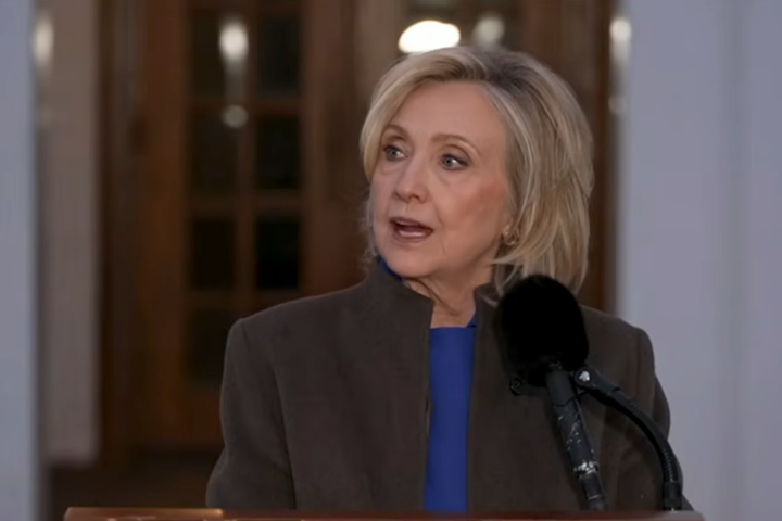 希拉蕊赴聽證會　稱對艾普斯坦罪行一無所悉　點名川普才該作證