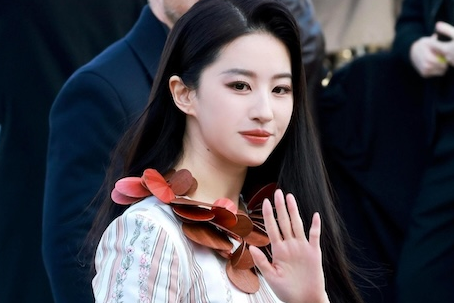 劉亦菲感情狀態再吸睛　狗仔稱多年未見新戀情