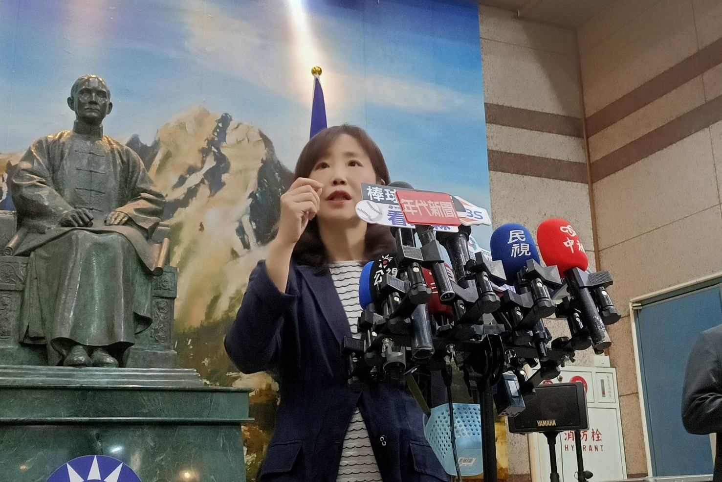 藍營高層出手逼蕭敬嚴退選？鄭麗文：不應由主席處理類似案件