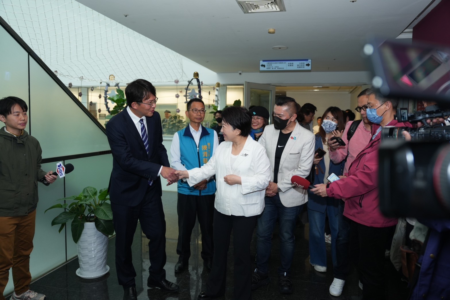 黃國昌拜會盧秀燕 聚焦市政發展 不談政治