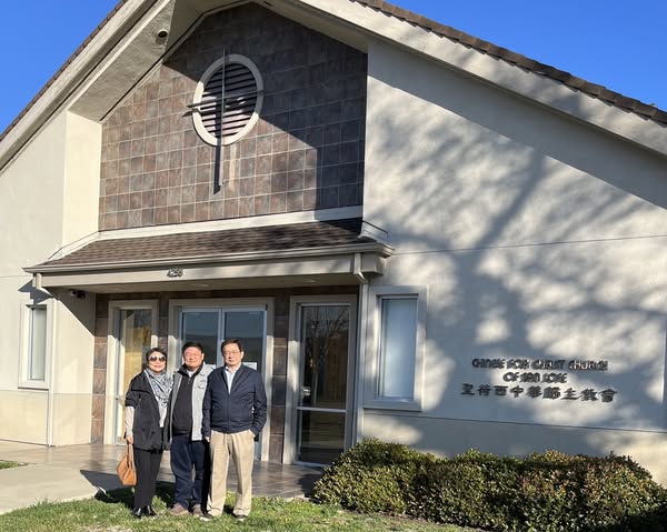 管中閔首次聽兒子講道 合照曝光「兩人像兄弟」