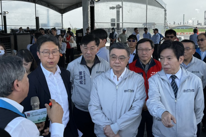 卓榮泰喊大填海時代！高雄南星計畫區爆廢土沙塵暴　居民成「吃土第一排」