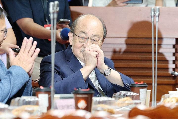 鬥輸柯？傳綠高層改路線「不逼柯建銘請辭」 范雲、陳培瑜成左右手