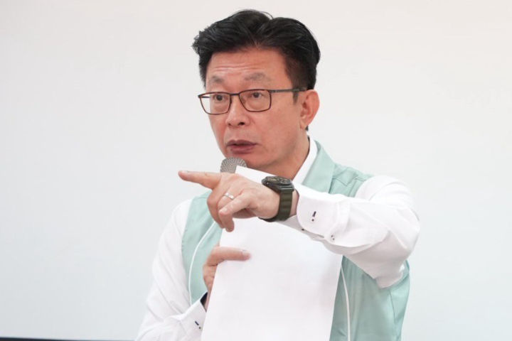 前主播蘇芷婕加入李四川團隊，遭綠委郭國文妻子湯靜雯近日砲轟蘇芷婕是「假面發言人」，甚至影射蘇利用女性特質製造桃色陷阱。圖/取自郭國文臉書