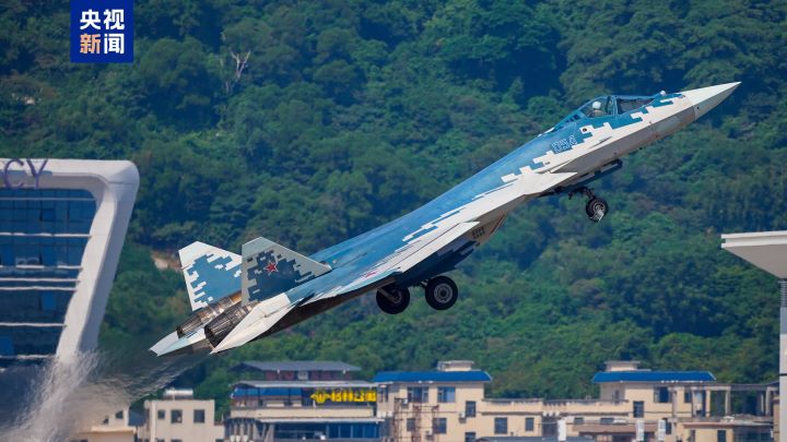 俄羅斯隱形戰機蘇-57首次亮相2024珠海航展，進行首次場地適應性訓練。圖/取自央視新聞