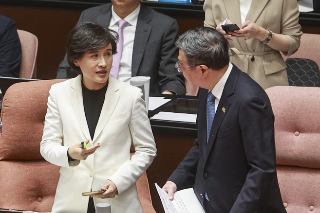 曝綠想用關稅造神鄭麗君卻大亂　郭正亮：綠營選情可能面臨崩盤