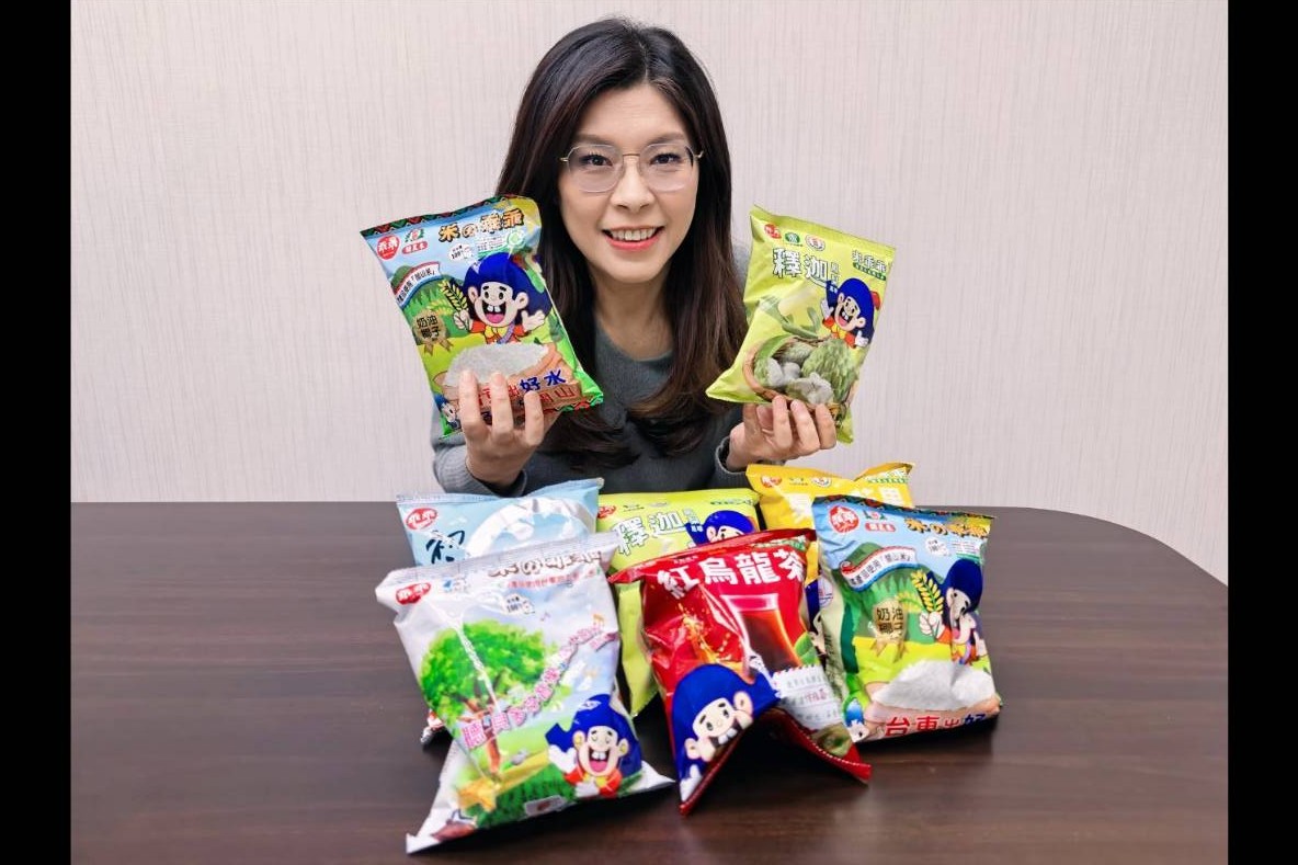 難得Q萌　鄭麗文樂收6款台東限定版乖乖　狂嗑「鳳梨釋迦」口味