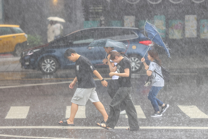 午後仍需嚴防強陣雨。圖/取自中央社