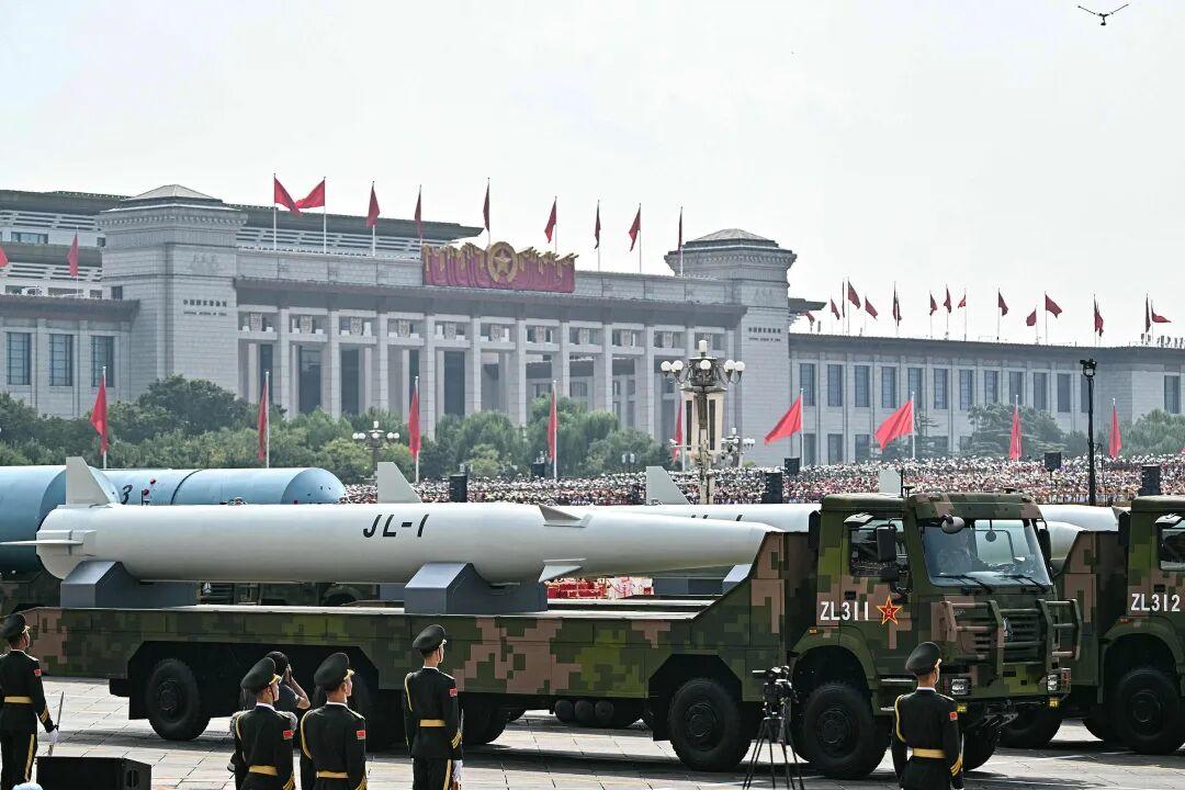 中共去年九三閱兵展示國力崛起後，美國選擇了戰略退縮，但米爾斯海默認為，亦可能導致更大風險。圖／取自央視