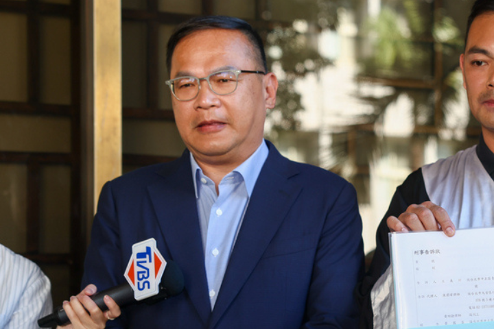 王義川質疑「北市府解約涉圖利」遭網轟爆！藍議員：果然是憨川