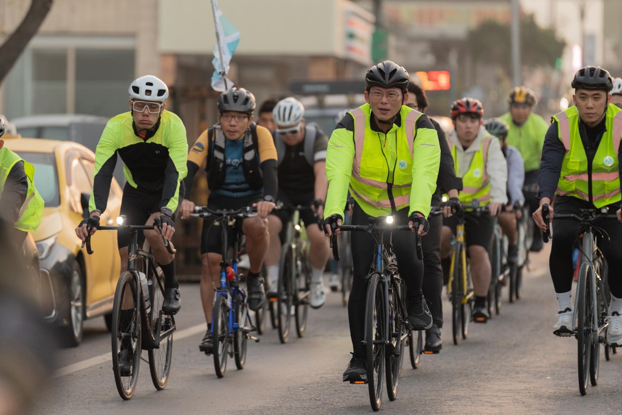 民眾黨主席黃國昌說，去年他「一日北高」只挑戰了一站，今年則走了5站，等柯文哲出來，他會陪柯文哲挑戰全程。圖／取自台灣民眾黨臉書