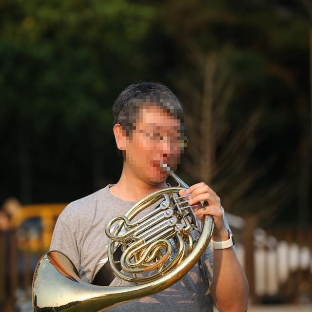 梁姓技術長對音樂充滿熱情，44歲開始學法國號。圖／取自梁姓技術長臉書