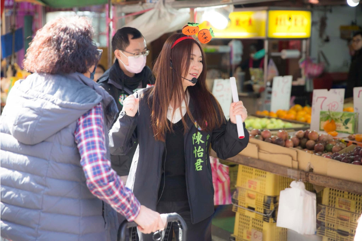 駁貪財之人！綠議員陳怡君涉貪455萬認罪　哭訴：服務處經營困難