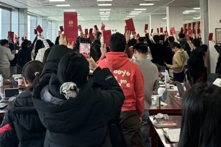 校長「突襲」圖書館發春節紅包　吉林大學20年的暖心傳統