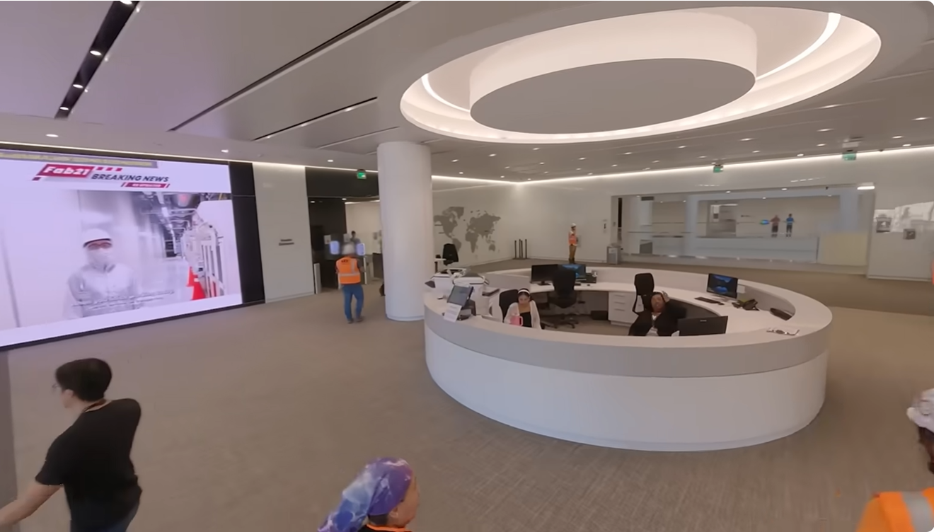 人力對台積電鳳凰城廠房的挑戰很大，圖為鳳凰城廠房大廳。圖／翻攝自TSMC YT頻道