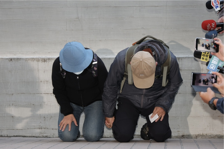 兒隨機殺人釀3死　張文父母下跪致歉 顫抖發聲 ：造成無法彌補的傷害