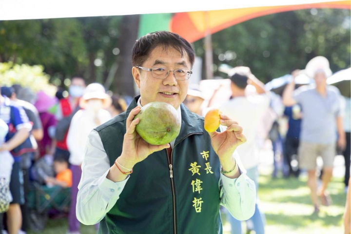 又雙標 颱風重創台南「黃偉哲赴日料開幕」 他批:邱議瑩出來「打球」