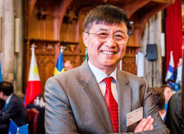 跟其他學者相較,廈門大學中國能源政策研究院院長林伯強較樂觀。他說,一旦人民幣結算獲准通行,其他交易可能隨之跟進,短期內可為全球貿易提供一定緩衝。圖/取自搜狐