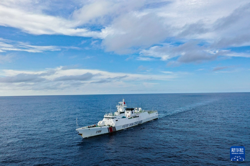 中國大陸海警船四方艦在南海黃岩島附近加強巡邏。圖/取自新華社