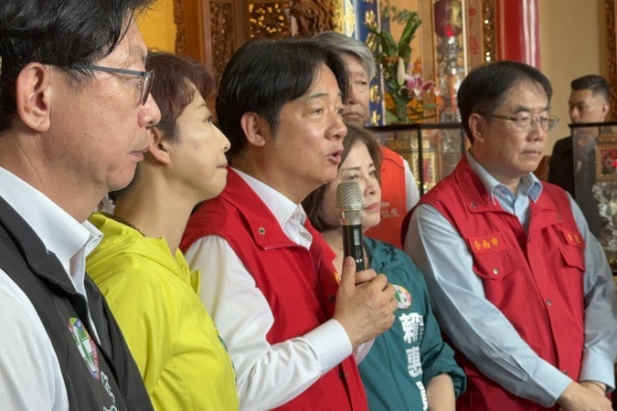 國民黨擔心綠營又出罷免奧步。圖為總統賴清德(中)11日赴台南勘災。圖/中央社