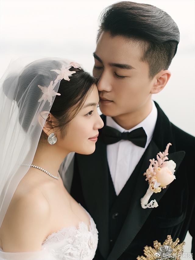  陳妍希與陳曉已於2025年2月宣布離婚，圖為兩人當時的結婚照。圖/取自張張只喝粥微博