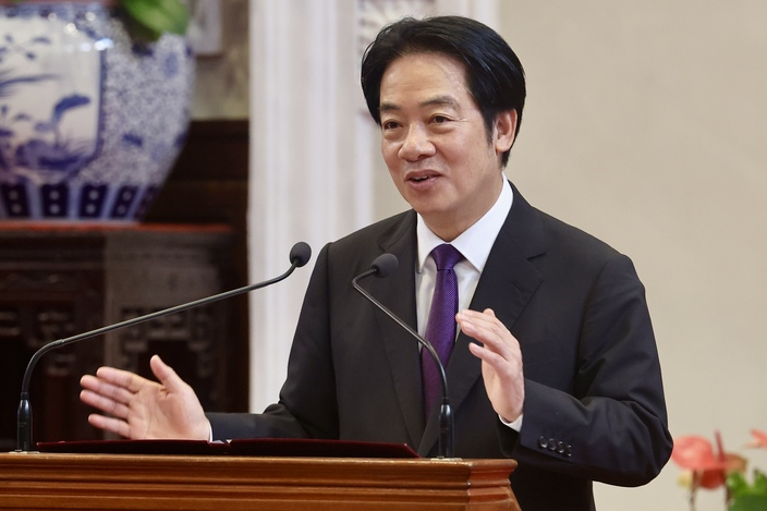 總統賴清德於15日在中常會中特別點名綠委陳亭妃；對此，媒體人黃暐瀚表示，賴清德確實不高興。圖/中央社