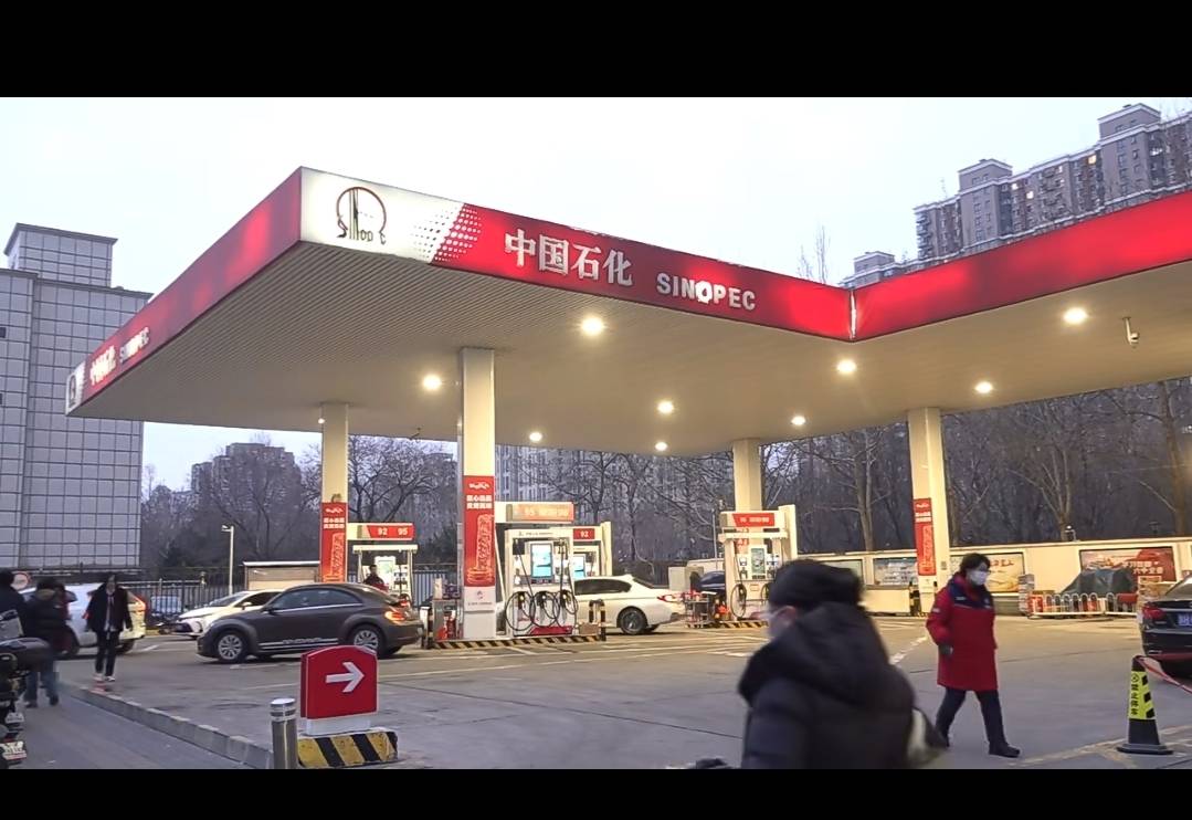 【兩會焦點】油價破120美元重挫亞股　陸股微跌但三大航空成重災區