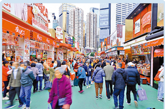 疫後，陸客到香港的消費型態改變，只愛逛藥妝店，消費力大減。圖/取自大公文匯網