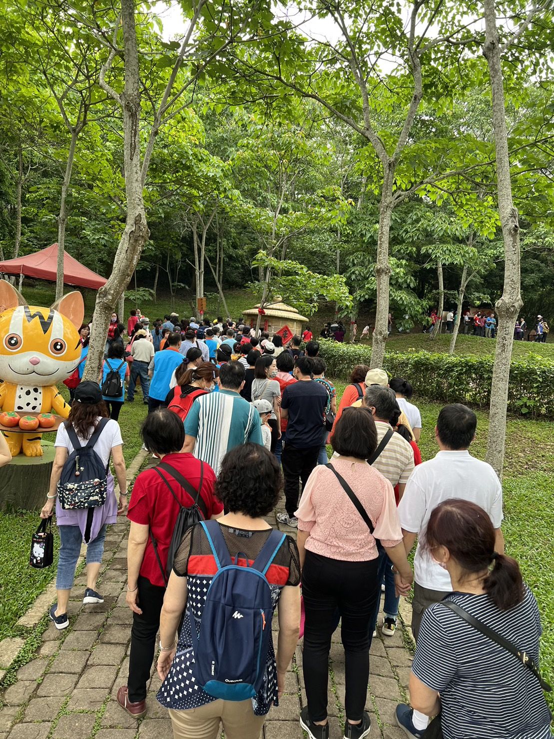 姜太公中部道場客家大院是賞桐花的好去處。圖/姜太公中部道場提供