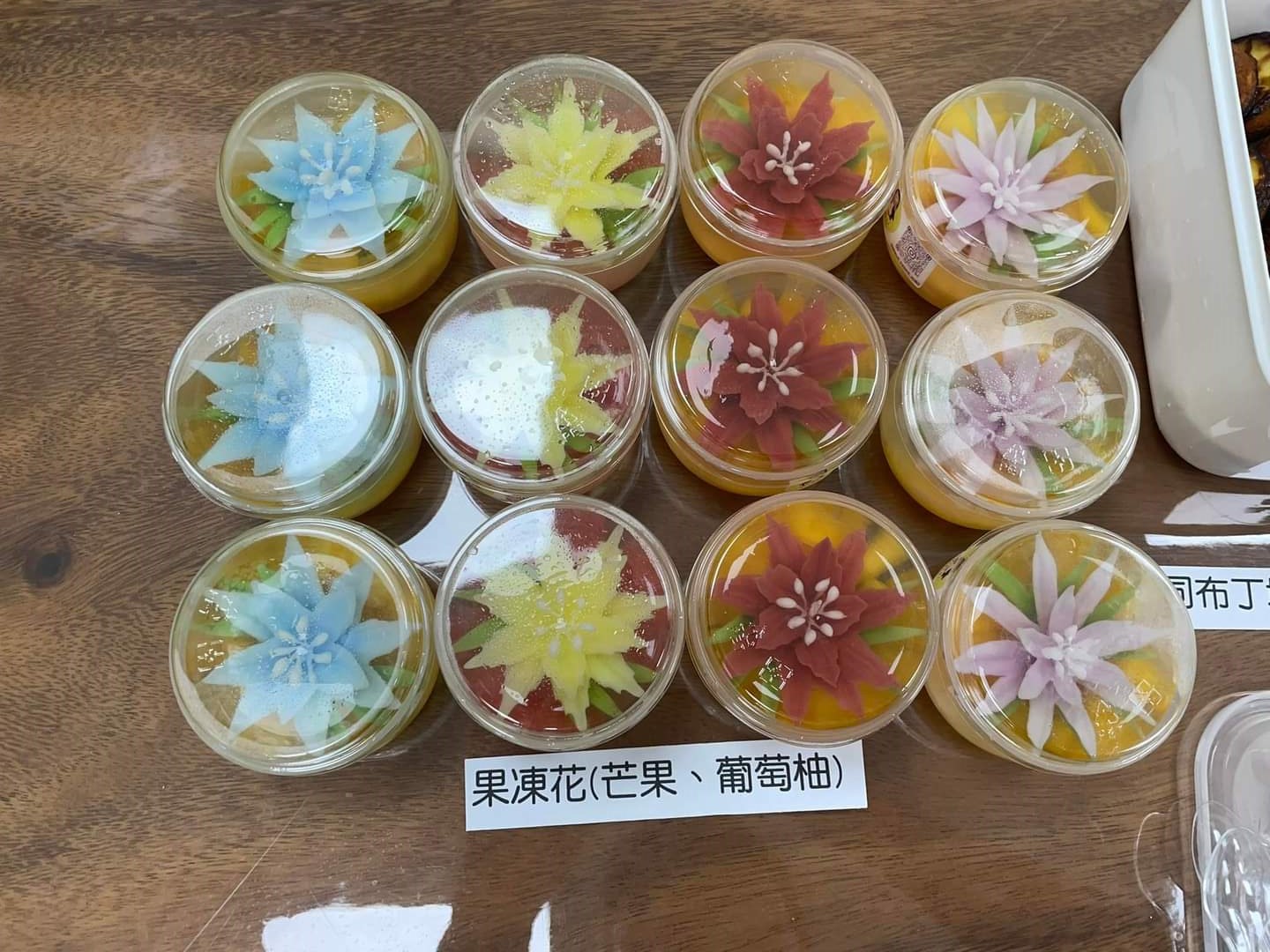 製作完成的果凍花，不僅以美麗外觀吸引眼球，還能帶來絕佳的味覺體驗。圖/余佩恩提供