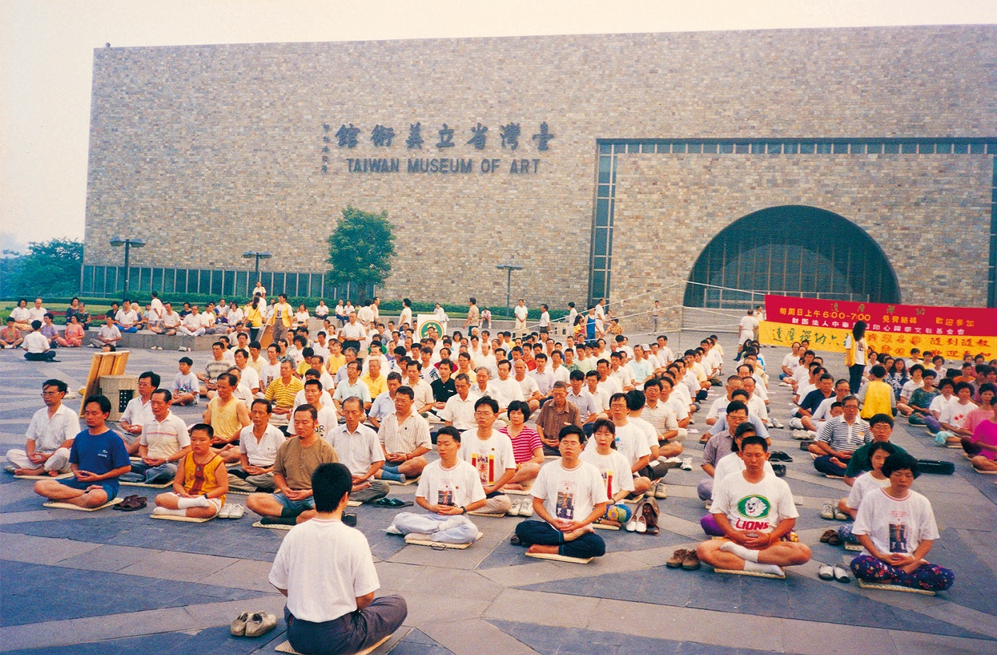 透過禪定的精神專注，可以抛開大腦雜念，在靜、定之中，自然生出一股向上的正面力量。