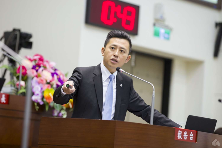 本尊證實了！林智堅轉戰業界　名醫質疑12億球場爭議未解 檢調睡著了？