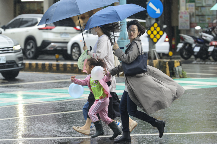 今仍有雨周二起天氣轉乾驅暖　周五起全台高溫逾30度
