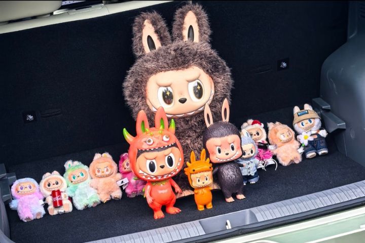 行業從被賦予投機商品,逐步回歸為情緒與設計買單的消費品。圖/取自初曉梅微博