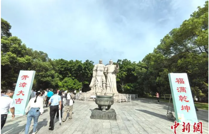 位於漳州市雲霄將軍山公園的陳政、陳元光父子雕像。圖/取自中新網