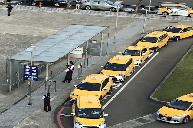 競爭到合併！Uber併購皇冠大車隊 掀台灣計程車平台整合潮