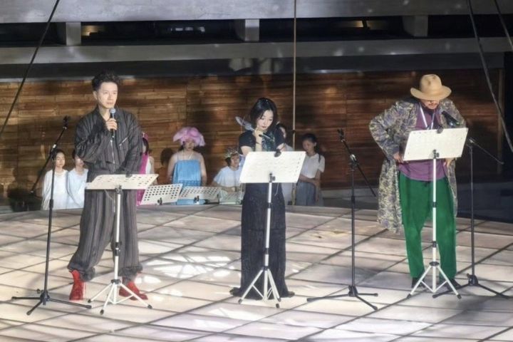 改編自作家余華同名小說的舞台劇《文城》，由周冬雨、段奕宏與陳明昊共同演出。圖/取自影片